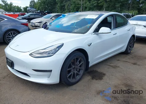 2018 Tesla Model 3 Long Range/Mid Range z USA, uszkodzony, nr VIN 5YJ3E1EA9JF098728